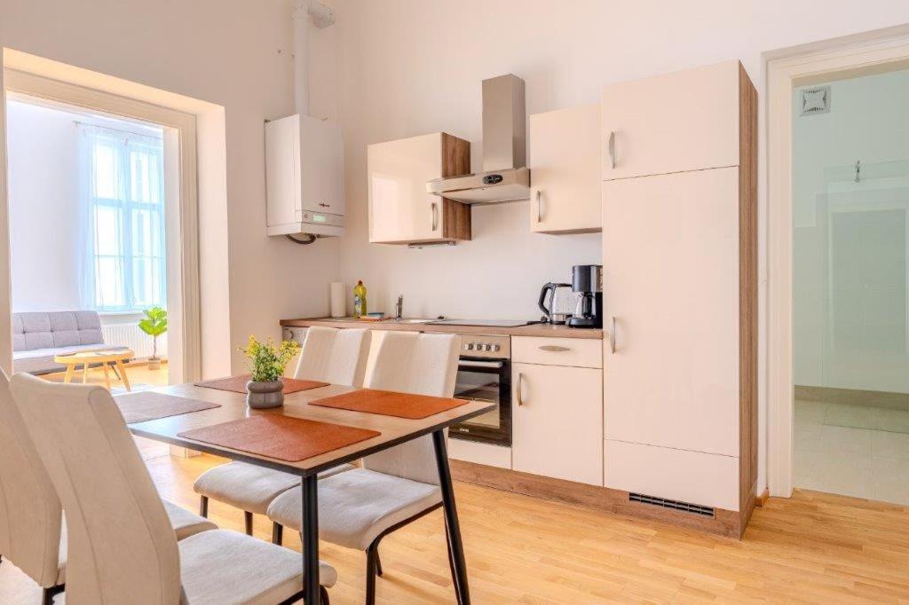 Deluxe Apartments Near The Center Кремс на Дунае Экстерьер фото